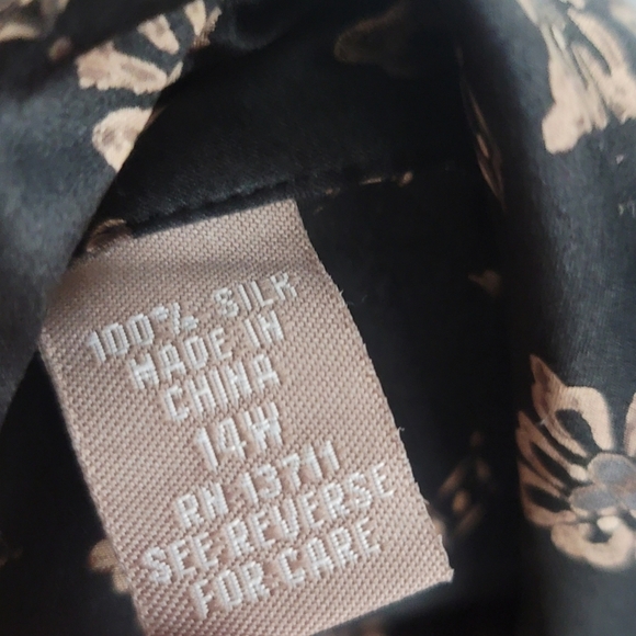 NEW Valerie Stevens 14W 100% Silk Black Floral Medallion Button Up Shirt - Picture 9 of 9